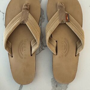 New Rainbow Classic Beige Sandals size 6.5-7.5 never worn